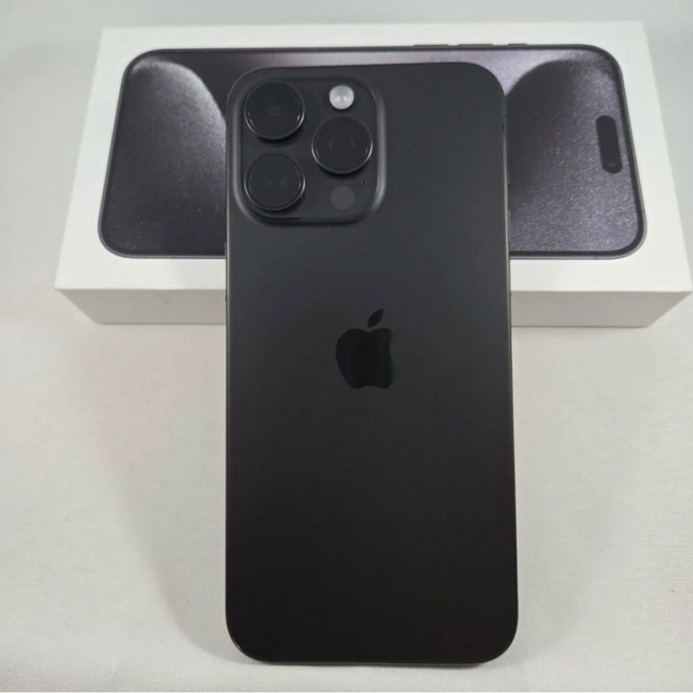 Apple iPhone 15 Pro Max 256gb black unlocked.